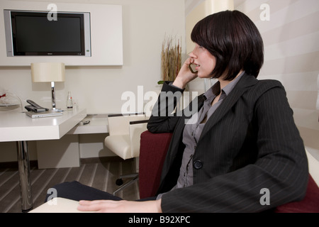 Frau Im Büro Oder Hotel-Geschäft Stockfoto