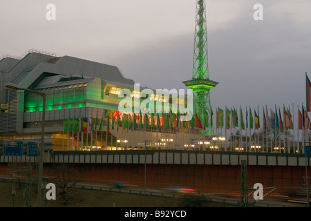 Berlin A spezielle grüne Beleuchtung der ICC und der alte Funkturm für die internationale Grüne Woche Berlin 2008 in der Nacht Stockfoto