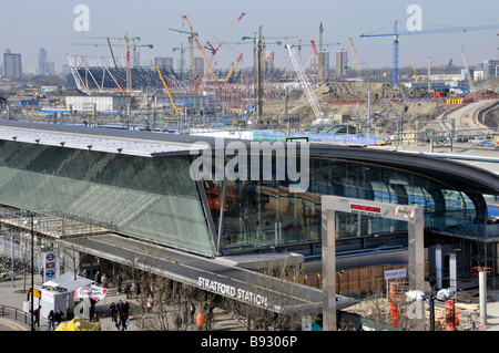 Stratford East London Bahnhof 2012 Olympische Bauprojekte zur Sanierung der Skyline Baustelle Kräne England UK im Gange Stockfoto