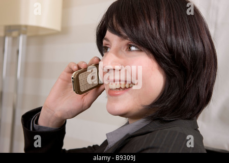 Frau Im Büro Oder Hotel-Geschäft Stockfoto