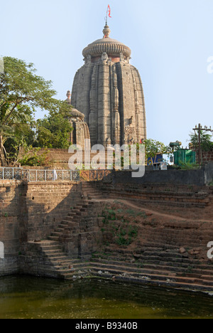 Lingaraj Bügel, allgemeine Ansicht von Nordwesten, die oberen Teile des Tempels zeigen. Bhubaneswar, Orissa, Indien. Stockfoto