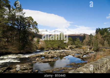 Die Falls Of Dochart und die Brücke bei Killin, Perthshire, Schottland Stockfoto