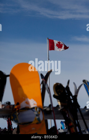 Kanadische Flagge in Whistler, Gastgeber des Jahres 2010 Winterspiele Stockfoto