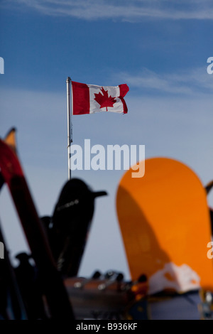 Kanadische Flagge in Whistler, Gastgeber des Jahres 2010 Winterspiele Stockfoto