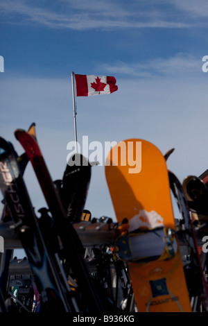 Kanadische Flagge in Whistler, Gastgeber des Jahres 2010 Winterspiele Stockfoto