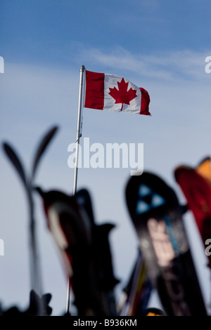 Kanadische Flagge in Whistler, Gastgeber des Jahres 2010 Winterspiele Stockfoto