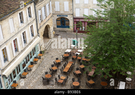 Dem malerischen Stadtplatz in St. Emilion Bordeaux Frankreich Stockfoto