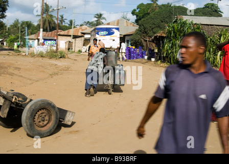 Szenen auf dem Weg von South Mombasa Kenia Stockfoto