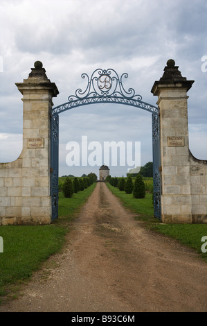 Der Eingang zu einem Weinberg in St. Emilion Bordeaux Frankreich Stockfoto