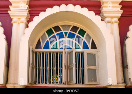 Mangueshi Tempel der Göttin Shantadurga Fensteransicht, Goa, Indien. Stockfoto