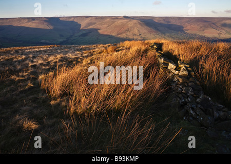 Rushup Rand und Blick über Edale Kinder Scout, Peak District National Park, Derbyshire, England, UK Stockfoto