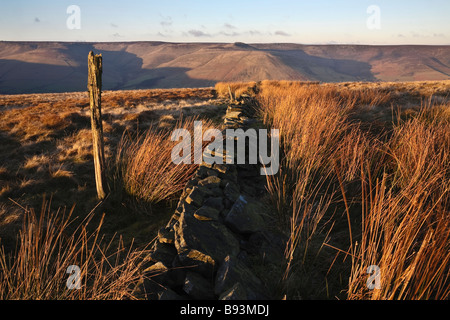 Rushup Rand und Blick über Edale Kinder Scout, Peak District National Park, Derbyshire, England, UK Stockfoto