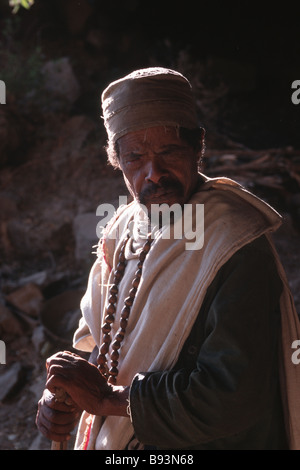 Ein blinder Priester der Kirche am Atbara Medhane Alem Äthiopien Stockfoto