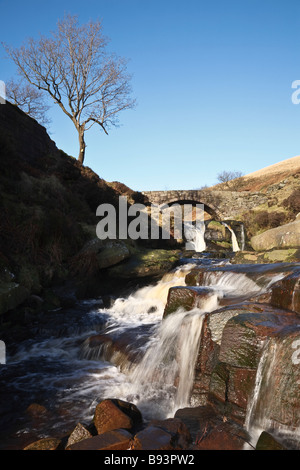 Lastesel Brücke und Packtaschen Pool an drei Shires Spitze, Peak District Stockfoto