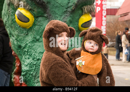 Der jährliche Pust Karneval im Cerknica Slowenien 2009 A traditionelle Feier wo Menschen verkleiden sich Winter abschrecken Stockfoto