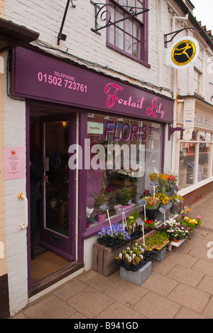 Ein Floristen-Sop-Laden namens Foxtail Lily Verkauf von Blumen draußen auf der Straße in Southwold, Suffolk, Uk Stockfoto