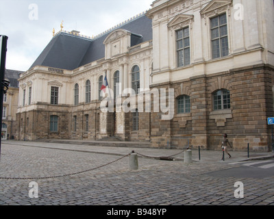 Gebäude und Straßen in der französischen Stadt St. Emilion, Nordwestfrankreich Stockfoto