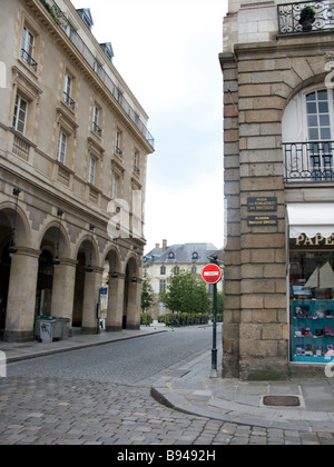 Gebäude und Straßen in der französischen Stadt St. Emilion, Nordwestfrankreich Stockfoto