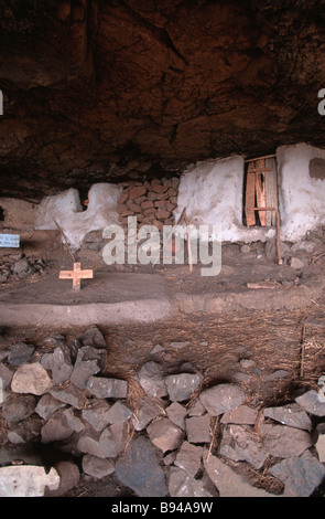 Gräber in der Kirche am Atbara Medhane Alem Äthiopien Stockfoto