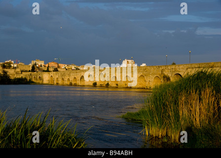 Europa Spanien Extremadura Merida Römerbrücke Stockfoto