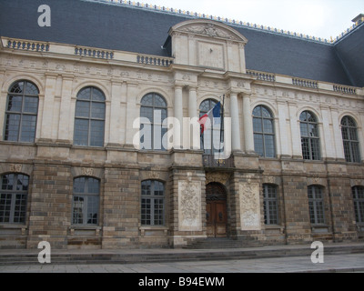 Gebäude und Straßen in der französischen Stadt St. Emilion, Nordwestfrankreich Stockfoto