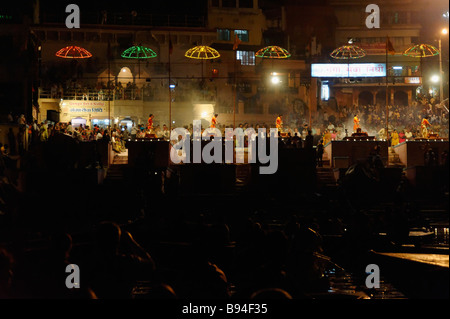 Sonnenuntergang Feier nach dem Ganges Varanasi Stockfoto