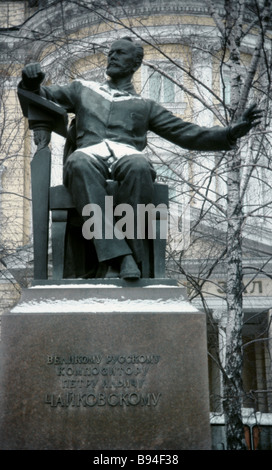 Statue von Peter Ilich Tschaikowsky außerhalb Moskauer Konservatorium, Moskau Stockfoto