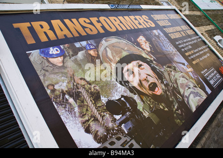 Werbung Plakatwand am Haus für territoriale Armee in Newport South Wales UK Stockfoto