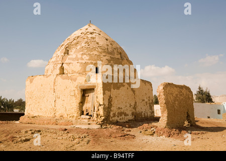 Schlamm Ziegel Schrein des lokalen Scheichs Oase Dakhla, Ägypten Afrika Stockfoto