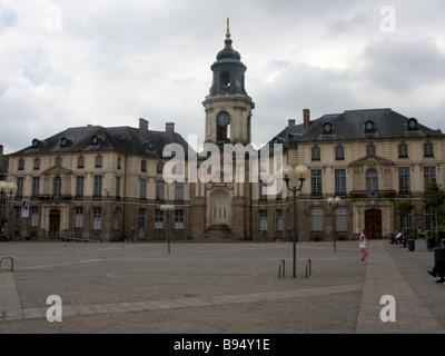 Gebäude und Straßen in der französischen Stadt St. Emilion, Nordwestfrankreich Stockfoto