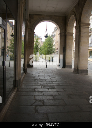 Gebäude und Straßen in der französischen Stadt St. Emilion, Nordwestfrankreich Stockfoto