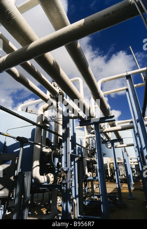 Energie-Prodution, Dampfkraftwerk und pipelines Stockfoto