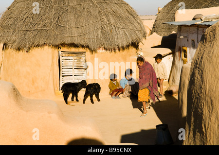 schöner Wüste Architektur sehen in den Dörfern der Wüste Regionen von Rajasthan, Indien. Stockfoto