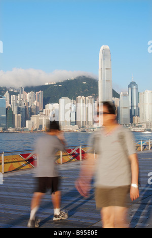 Jogger laufen Hong Kong Tsim Sha Tsui East Promenade Stockfoto