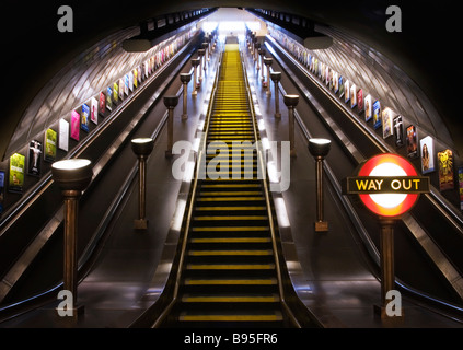 Art-Deco-Rolltreppe - St Johns Wood U-Bahn Station - London Stockfoto