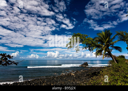 Komoren, Anjouan, Westküste, Wellen. Stockfoto