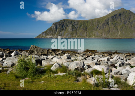 Steinigen Bach in der Nähe von Ramberg, Flakstad, Flakstadøya island, Lofoten Inseln, Nordland, Norwegen, Skandinavien, Europa Stockfoto