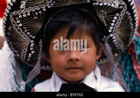 Mexiko Puebla Huejotzingo Kopf und Schultern Porträt des jungen gekleidet für den Karneval. Stockfoto