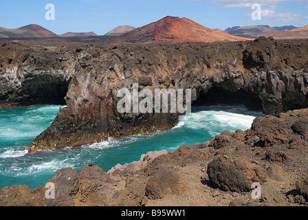 Spanien, Kanarische Inseln, Lanzarote, Los Hervideros oder kochendem Wasser aus Sicht an der South West Coast Road. Stockfoto