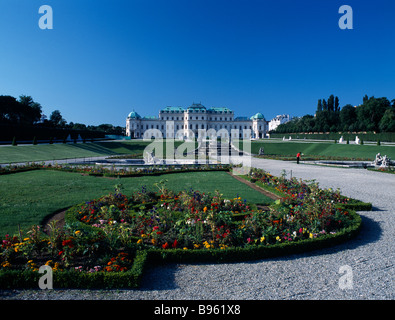 Österreich, Wien, obere Belvedere Palast von formalen französischen Gärten gesehen. Stockfoto