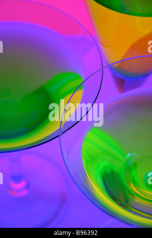Ultra Violet Cocktail Gläser Stockfoto