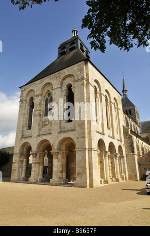 Die zwei stockwerkartig Narthex und quadratische Glockenturm der romanischen Basilika von Fleury Abtei St Benoit sur Loire-Frankreich Stockfoto