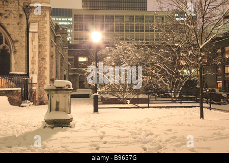 St Giles Terrasse im Schnee der Londoner Barbican England 2009 Stockfoto