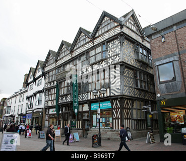 Anzeigen des alten hohen Hauses in Stafford ein elisabethanisches Stadthaus und ist die größte Holz gerahmt Stadthaus in England Stockfoto