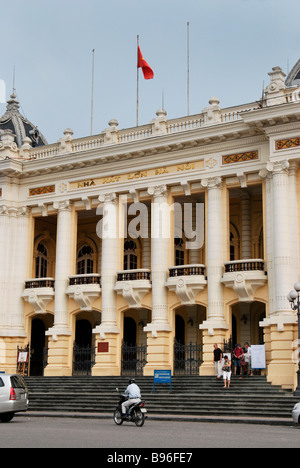 Oper von Hanoi, Trang Tien Street, Hanoi, Vietnam Stockfoto