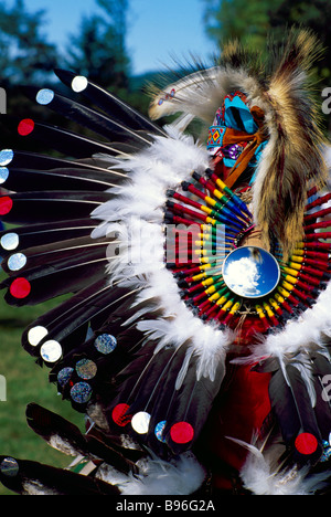 Einheimische indische Tänzerin in traditionellen Insignien an ein Pow Wow auf Tsartlip indische Reserve auf Vancouver Island in British Columbia Kanada Stockfoto