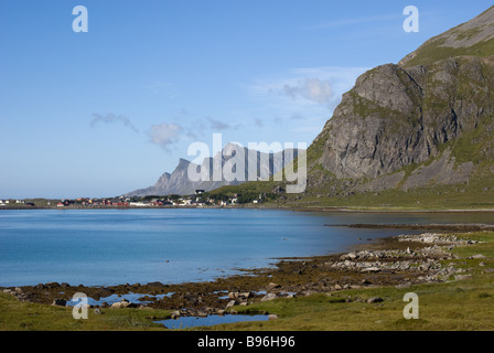 Ramberg-Dorf auf der Insel Flakstadøya in der Inselgruppe der Lofoten in Nordland Grafschaft, Norwegen. Stockfoto