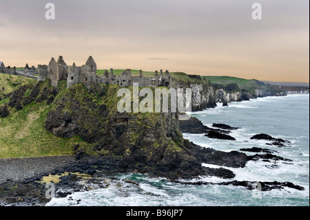 Dunluce Castle, Küste von North Antrim, County Antrim, Nordirland Stockfoto