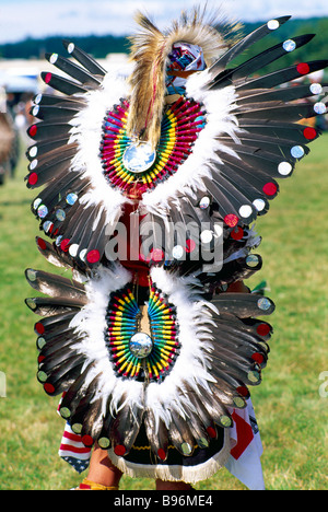 Einheimische indische Tänzerin in traditionellen Insignien an ein Pow Wow auf Tsartlip indische Reserve auf Vancouver Island in British Columbia Kanada Stockfoto
