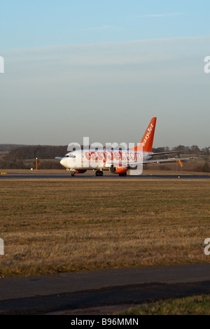 EasyJet-Flugzeuge vom Flughafen Luton abheben Stockfoto